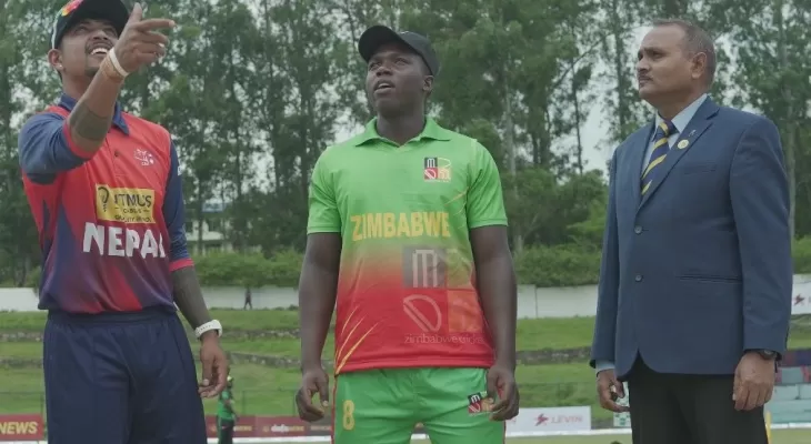 जिम्बावे विरुद्धको खेलमा नेपालले फिल्डिङ गर्दै