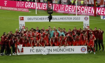 Bayern Munich held to draw on trophy day by stuffy Stuttgart