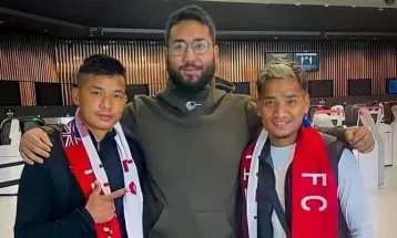 खेलाडी विदेसिने क्रम रोकिएन्, फुटबलका दुई खेलाडी अष्ट्रेलिया पुगे