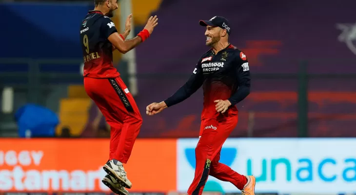 दिल्ली मुम्बईसँग पराजित हुँदा बेंगलोर प्लेअफमा