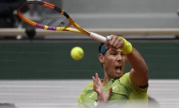 Rafael Nadal reaches 2nd round