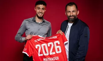 Bayern signs right back Mazraoui on free transfer from Ajax