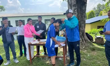 बेसीसहरलाई जिल्लास्तरीय रनिङ शिल्डको उपाधि