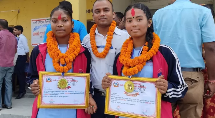 खेलाडीद्वयलाई नगदसहित सम्मान