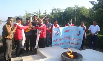 लुम्बिनीबाट ओलम्पिक टर्च पोखरातर्फ प्रस्थान