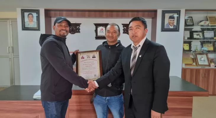 विश्व मुवाँथाई महासंघबाट सरोजलाई प्रशिक्षक प्रमाण पत्र