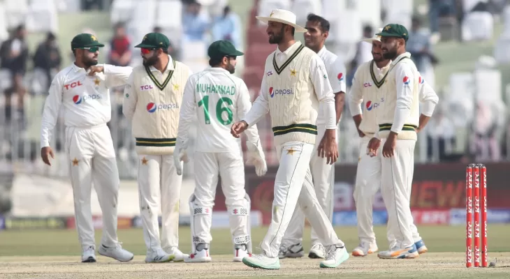 पहिलो इनिङ्समा पाकिस्तानको ४९९ रन, इंग्ल्याण्ड १५८ रनले अगाडि