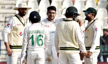 पाकिस्तान र इंग्ल्याण्डबीचको दोस्रो टेस्ट रोमाञ्चक मोडमा