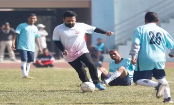 महानगर दिवसको अवरमा फुटबल मैदानमा उत्रिए बालेन