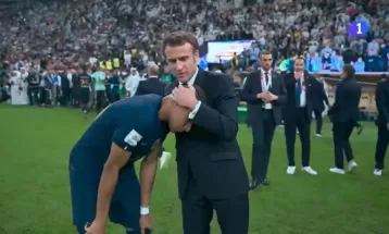 निराश एम्बाप्पेलाई सान्त्वना दिए फ्रान्सेली राष्ट्रपतिले