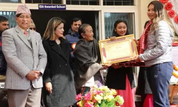 राष्ट्रिय भलिबल खेलाडी रेश्मा सम्मानित