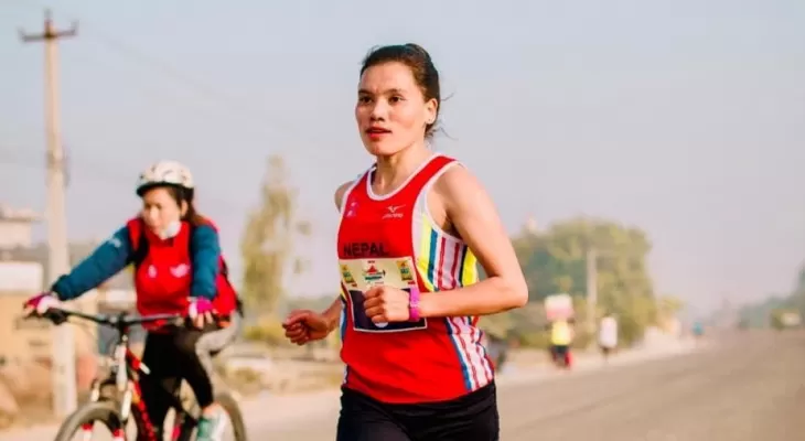 ढाका म्याराथनमा नेपालकी पुष्पालाई स्वर्ण