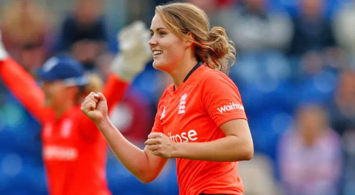 उत्कृष्ट महिला क्रिकेटरको उपाधि नेटलाई