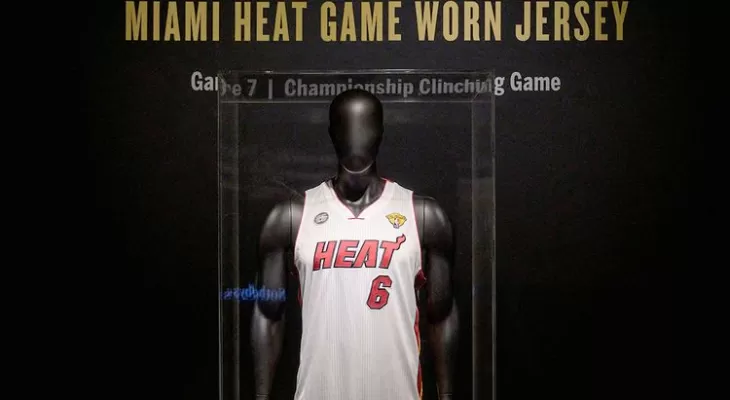 लेब्रोन जेम्सको जर्सी करिब ४८ करोड रुपैयामा बिक्री