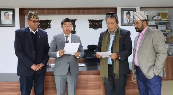 युवराज लामाद्वारा शपथ ग्रहण