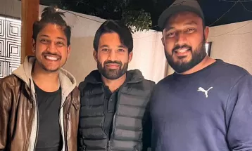 पाकिस्तानी क्रिकेटर रिजवानले सन्दीप लामिछानेलाई भेटे