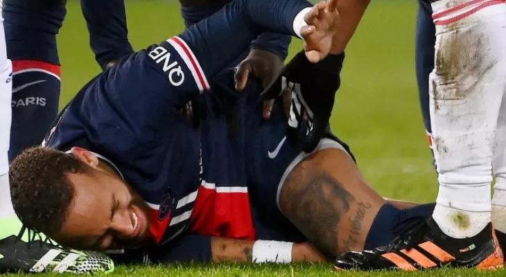 एन्कल लिगामेन्टमा चोट बोकेपछि नेयमार केही समय मैदान बाहिर