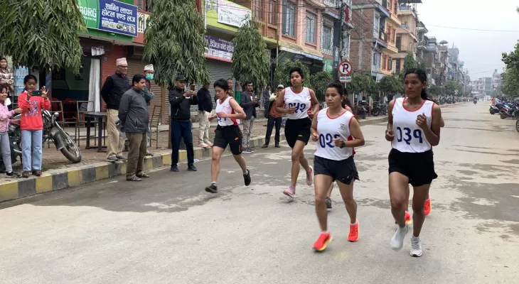 महिला हाफ खुल्ला म्याराथनको उपाधि न्यौपानेलाई