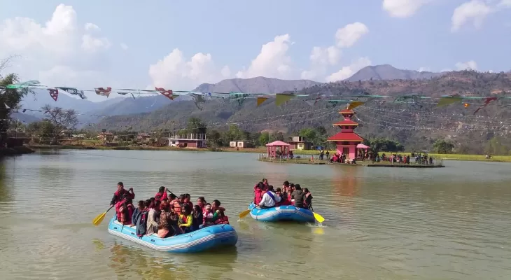 पोखराको फेवातालमा डुङ्गा दौड प्रतियोगिता