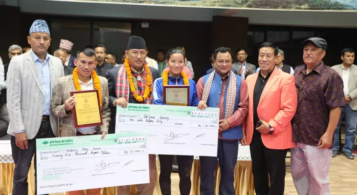 नेपाल तेक्वान्दो संघद्धारा खेलाडी सिर्जना र प्रशिक्षक कविराजलाई नगदसहित सम्मान