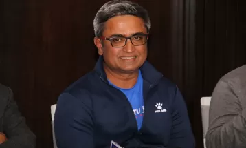 मोन्टी देसाई दक्षिण अफ्रिका प्रस्थान