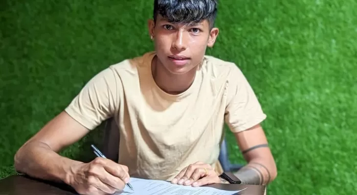 सवित्राले युरोपमा फुटबल खेल्ने