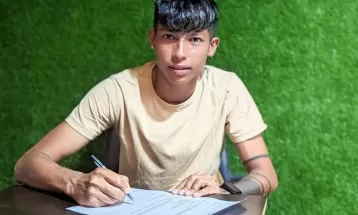 सवित्राले युरोपमा फुटबल खेल्ने