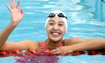 Gaurika sets a new national record in swimming
