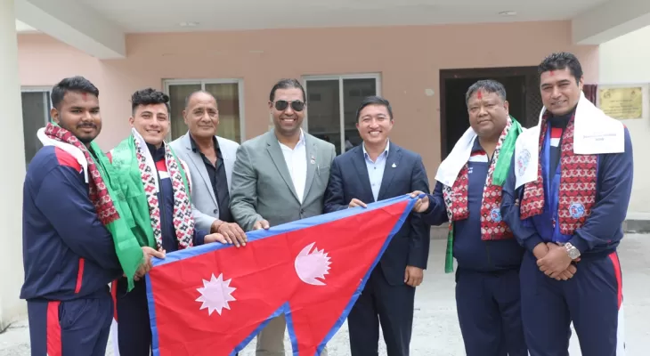 जुनियर भारोत्तोलन खेलाडी भारत जाँदै