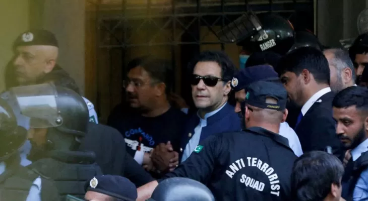 पाकिस्तानका पूर्व क्रिकेटर खान भ्रष्टाचारको अभियोगमा पक्राउ