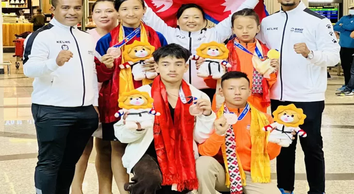 पदक विजेता कराते टोली स्वदेश फर्कियो