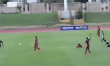 फुटबल खेल्दै गर्दा मैदानमा चट्याङ लागेर एक खेलाडीको मृत्यु, ६ अस्पताल भर्ना