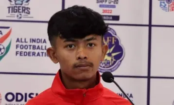 आयुसलाई वर्षको सर्वोत्कृष्ट राष्ट्रिय फुटबल खेलाडी सम्मान प्रदान गरिँदै