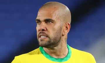 बलात्कार आरोपमा ब्राजिलका फुटबलर अल्भेसलाई साढे चार वर्ष जेल सजाय