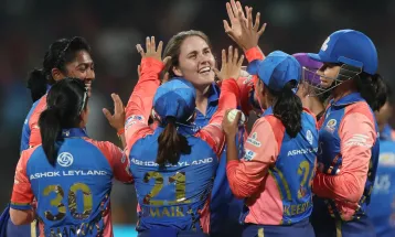 मुम्बई इन्डियन्सले आरसीबीलाई ७ विकेटले पराजित गर्यो