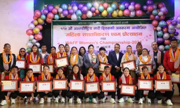 लोयल्टीद्वारा उपविजेता महिला फुटबल टोली सम्मानित