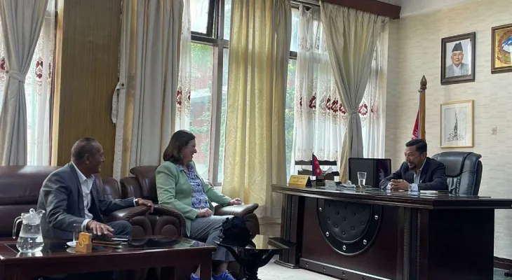 खेलकूद मन्त्री विराजभक्त श्रेष्ठ र विश्व ट्रायथलनकी अध्यक्ष मारिसोल कसाडोबीच भेटबार्ता