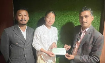 राष्ट्रिय फुटबल टोलीकी सदस्य सविता पुरस्कृत