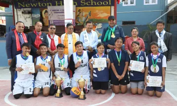 ग्रिनल्यान्ड र भ्याली पब्लिकलाई न्युटन कप