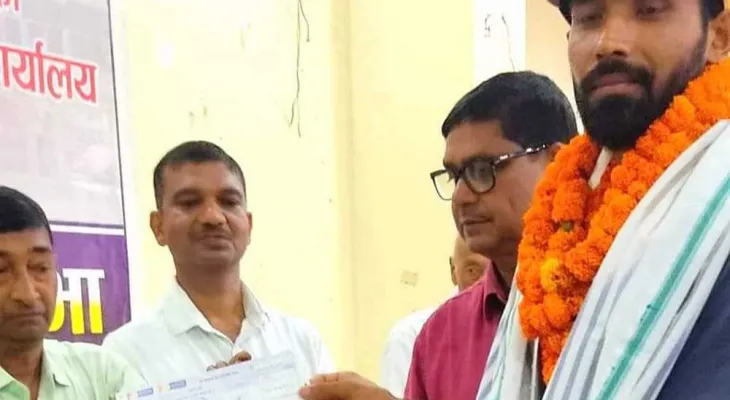 क्रिकेटर अनिल साहलाई कलैया उपमहानगरको सम्मान, एक लाख नगद पुरस्कार प्रदान