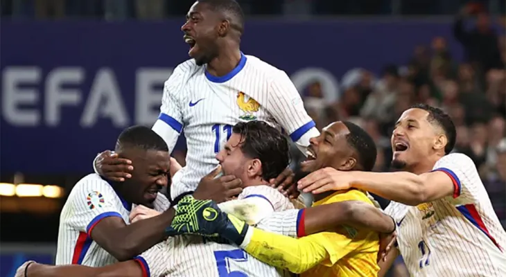 पोर्चुगल बाहिरियो, फ्रान्स युरोकपको सेमिफाइनलमा