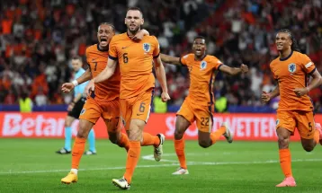 नेदरल्याण्डस युरोकपको सेमिफाइनलमा