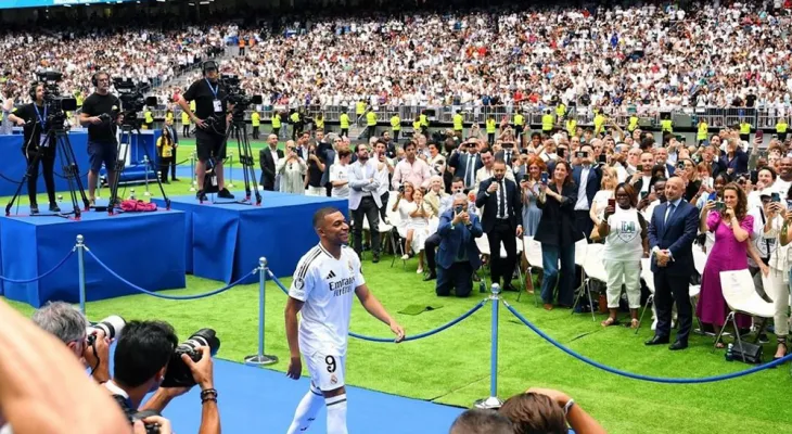 रियल म्याड्रिडका ८० हजारभन्दा बढी फ्यानले गरे एम्बाप्पेको स्वागत