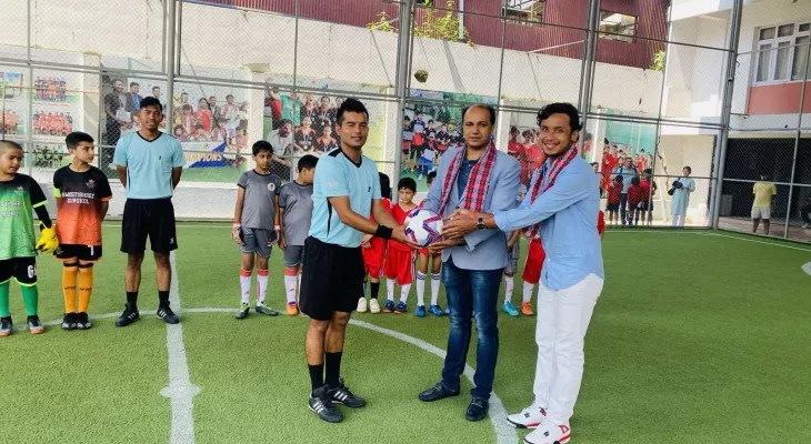 यु–१० फुटसल सुरु