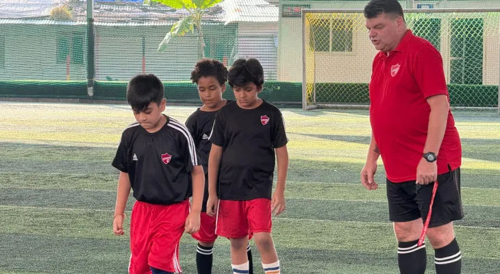 नेपालको उत्कृष्ट मध्येको फुटबल एकेडेमी “काठमाडौं किकर्स” मा युरोपियन युनियन पुरस्कृत विदेशी प्रशिक्षक लि मेशनको प्रभावशाली प्रशिक्षण