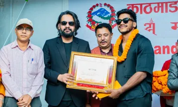 रबिन्द्र ढाँटलाई २ लाख तथा खोखो विश्वकप उपबिजेता टोलीलाई ११-११ लाखलेकाठमाडौं महानगरको सम्मान