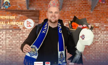 कर्णालीबाट खेल्न मार्क वाट नेपाल आइपुगे