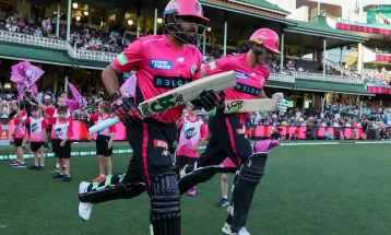 सिड्नी स्म्यासमा सिक्सर्सको दमदार जित, थन्डर अझै जितविहीन