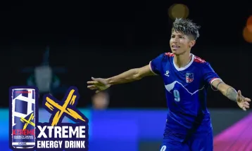 एक्स्ट्रिम एनर्जी ड्रिंकद्वारा फुटबल खेलाडी सावित्रा भण्डारीको उपचारका लागि रु ५ लाख सहयोग