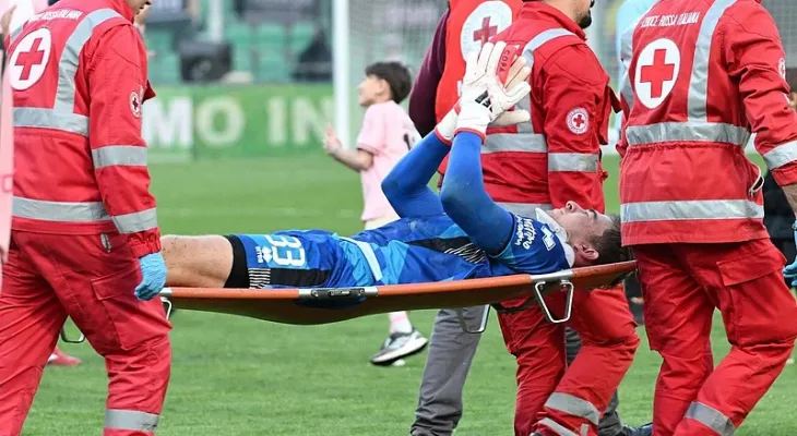 मैदानमा डरलाग्दो दुर्घटना: जोनाथन क्लिन्सम्यानको घाँटीमा गम्भीर चोट, सिसिना र पालेर्मोबीचको खेल स्तब्ध